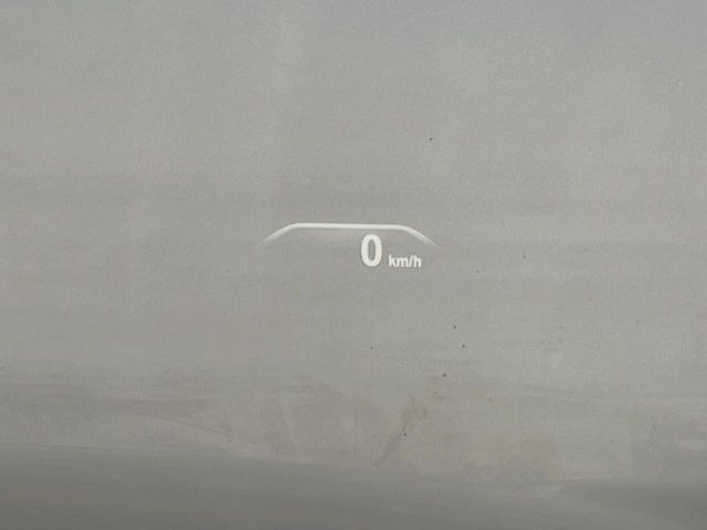 ���w�b�h�A�b�v�f�B�X�v���C:���݂̑��x�⑖�s�����f�W�^���\���ŉ^�]�ȑO���̃K���X�ɓ��e!�^�]���A���������炳���K�v�ȏ����m�F�ł���̂łƂ��Ă��֗��ň��S!