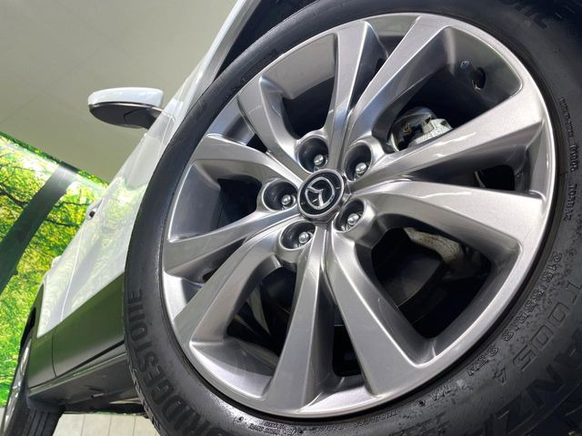 �y����18�C���`�A���~�z�C�[���z�O�ςɃ}�b�`���������A���~�z�C�[���𑕒����Ă���܂��B�e��ЊO�A���~�z�C�[����A�X�^�b�h���X�^�C�����戵�����Ă���܂��B���񂲑��k����������