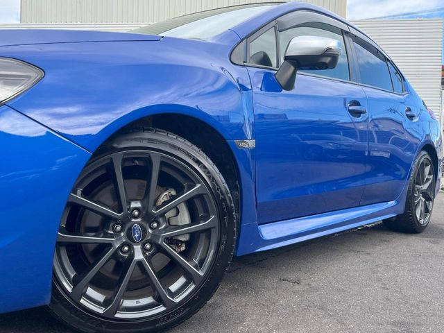 �y�O���[�h��p����18�C���`�A���~�z�C�[���z�f�U�C�����̍��������A���~�z�C�[���𑕒����Ă���܂��B�e��ЊO�A���~�z�C�[����A�X�^�b�h���X�^�C�����戵�����Ă���܂��B���񂲑��k����������