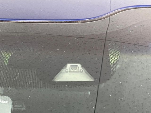 �y�z���_�Z���V���O�z���s���ɑO���̎ԗ�����F�����A�Փ˂������Ȏ��͌x��ƃu���[�L�ŏՓˉ���Ɣ�Q�y�����A�V�X�g�B�����S�Ƀh���C�u�����y���݂��������܂��B