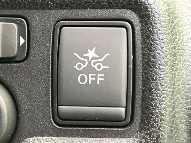 �y�G�}�[�W�F���V�[�u���[�L�z���s���ɑO���̎ԗ�����F�����A�Փ˂������Ȏ��͌x��ƃu���[�L�ŏՓˉ���Ɣ�Q�y�����A�V�X�g�B�����S�Ƀh���C�u�����y���݂��������܂��B