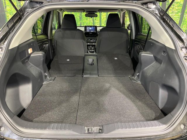 ���i�̂���������ʋ΁A���}���ɏ\���ȉ׎��X�y�[�X���m�ۂ��Ă���܂��B�Z�J���h�V�[�g��|���ƁA�傫�ȉו��̐ύڂ��\�ł���