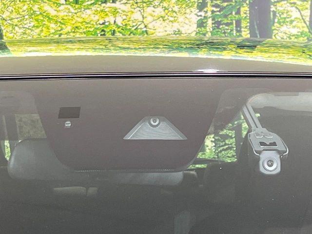 �y�X�}�[�g�u���[�L�T�|�[�g�z���s���ɑO���̎ԗ�����F�����A�Փ˂������Ȏ��͌x��ƃu���[�L�ŏՓˉ���Ɣ�Q�y�����A�V�X�g�B�����S�Ƀh���C�u�����y���݂��������܂��B