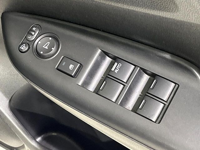 �y�d���i�[�~���[�z�T�C�h�~���[�͓d���i�[���ƂȂ��Ă���A�������ԏ�ł��L�Y�������X�N��}�����܂��B