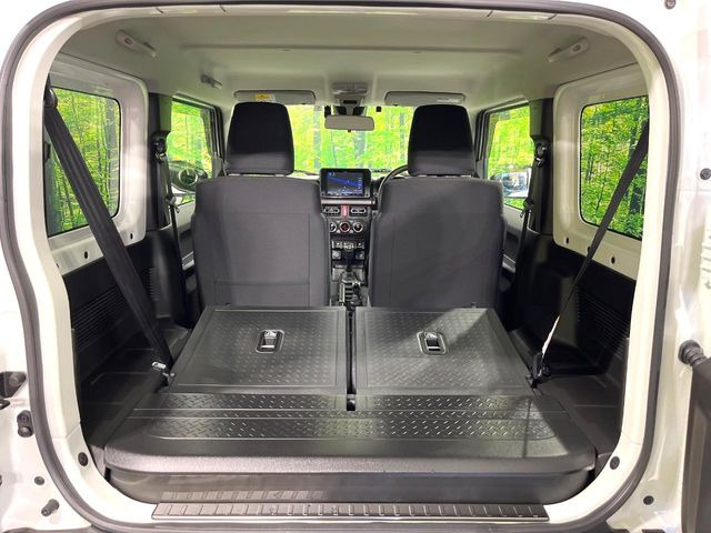 ���i�̂���������ʋ΁A���}���ɏ\���ȉ׎��X�y�[�X���m�ۂ��Ă���܂��B�Z�J���h�V�[�g��|���ƁA�傫�ȉו��̐ύڂ��\�ł���