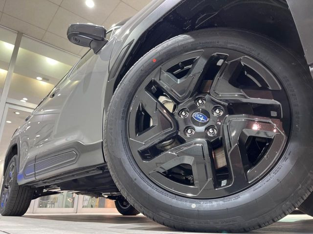 �y����18�C���`�A���~�z�C�[���z�O�ςɃ}�b�`���������A���~�z�C�[���𑕒����Ă���܂��B�e��ЊO�A���~�z�C�[����A�X�^�b�h���X�^�C�����戵�����Ă���܂��B���񂲑��k����������