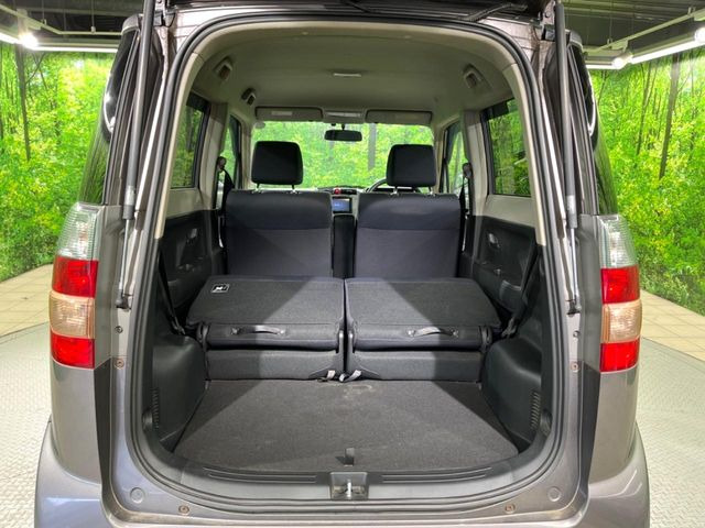 ���i�̂���������ʋ΁A���}���ɏ\���ȉ׎��X�y�[�X���m�ۂ��Ă���܂��B�Z�J���h�V�[�g��|���ƁA�傫�ȉו��̐ύڂ��\�ł���