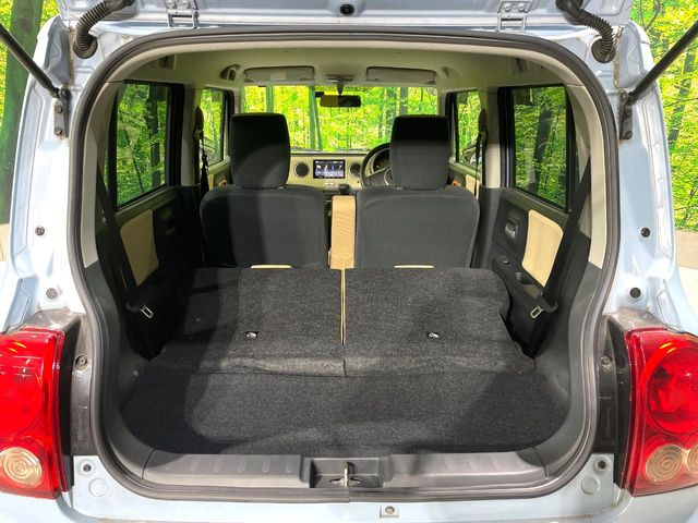 ���i�̂���������ʋ΁A���}���ɏ\���ȉ׎��X�y�[�X���m�ۂ��Ă���܂��B�Z�J���h�V�[�g��|���ƁA�傫�ȉו��̐ύڂ��\�ł���