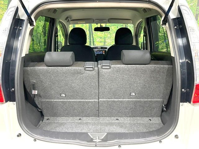 ���i�̂���������ʋ΁A���}���ɏ\���ȉ׎��X�y�[�X���m�ۂ��Ă���܂��B�Z�J���h�V�[�g��|���ƁA�傫�ȉו��̐ύڂ��\�ł���