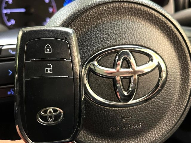 �y�X�}�[�g�L�[�z�J�o����|�P�b�g�ɓ��ꂽ�܂܂ł��h�A�̎{���E�������\�ȃX�}�[�g�L�[�𑕔��B�G���W���̃I���E�I�t�����J�M�����o���K�v����������Ƃ��Ă��֗��ł���