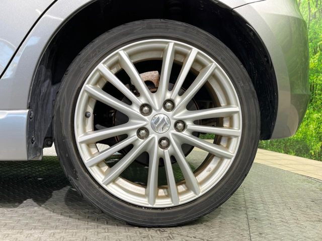 �y����17�C���`�A���~�z�C�[���z�O�ςɃ}�b�`���������A���~�z�C�[���𑕒����Ă���܂��B�e��ЊO�A���~�z�C�[����A�X�^�b�h���X�^�C�����戵�����Ă���܂��B���񂲑��k����������