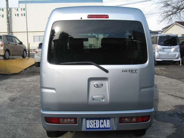 �������E�����������k������