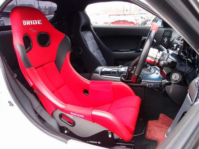 �^�]�ȃV�[�g�͍��z���f����BRIDE���o�P�b�g�V�[�g�Ɍ����ς݁B�؂��ڗ��悤�Ȏg�p����������܂���B����]�ɉ�����RECARO����BRIDE���Z�~�o�P�b�g�V�[�g�������ȋ��z�ɂĉ\�ł�