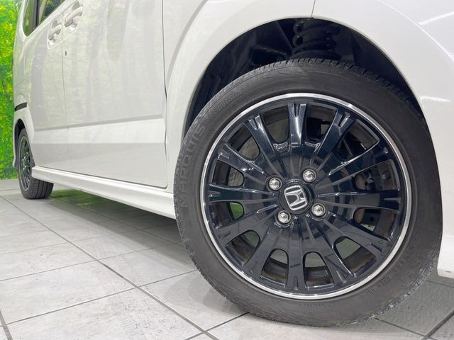 �y����15�C���`�A���~�z�C�[���z�O�ςɃ}�b�`���������A���~�z�C�[���𑕒����Ă���܂��B�e��ЊO�A���~�z�C�[����A�X�^�b�h���X�^�C�����戵�����Ă���܂��B���񂲑��k����������