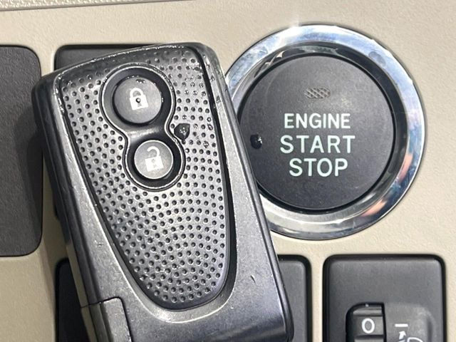 �y�L�[�t���[�V�X�e���z�J�o����|�P�b�g�ɓ��ꂽ�܂܂ł��h�A�̎{���E�������\�ȃX�}�[�g�L�[�𑕔��B�G���W���̃I���E�I�t�����J�M�����o���K�v����������Ƃ��Ă��֗��ł���