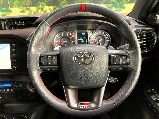 �y�����v�����X�e�A�����O�z�㎿�Ȋv���g�p���邱�ƂŁA��ɂ����������݂ƂĂ��^�]���₷���n���h���ł���