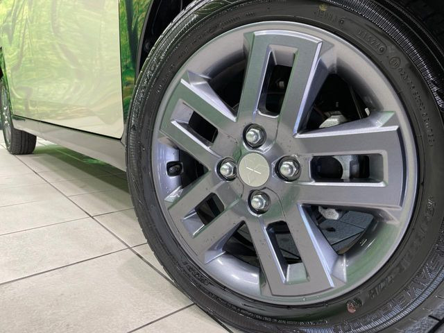 �y����15�C���`�A���~�z�C�[���z�O�ςɃ}�b�`���������A���~�z�C�[���𑕒����Ă���܂��B�e��ЊO�A���~�z�C�[����A�X�^�b�h���X�^�C�����戵�����Ă���܂��B���񂲑��k����������