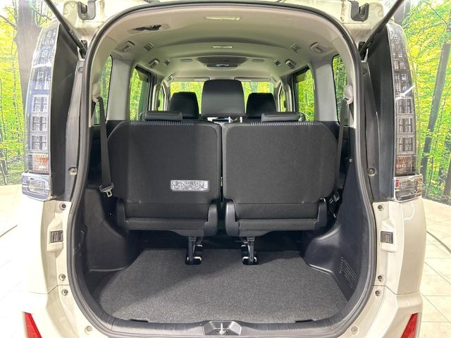 ���i�̂���������ʋ΁A���}���ɏ\���ȉ׎��X�y�[�X���m�ۂ��Ă���܂��B�Z�J���h�V�[�g��|���ƁA�傫�ȉו��̐ύڂ��\�ł���