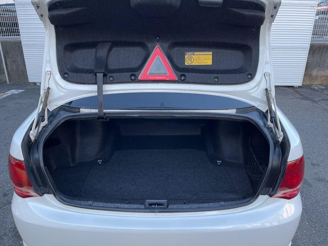 ���i�̂���������ʋ΁A���}���ɏ\���ȉ׎��X�y�[�X���m�ۂ��Ă���܂��B