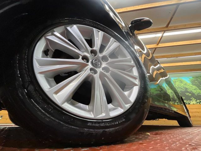 �y����18�C���`�A���~�z�C�[���z�O�ςɃ}�b�`���������A���~�z�C�[���𑕒����Ă���܂��B�e��ЊO�A���~�z�C�[����A�X�^�b�h���X�^�C�����戵�����Ă���܂��B���񂲑��k����������