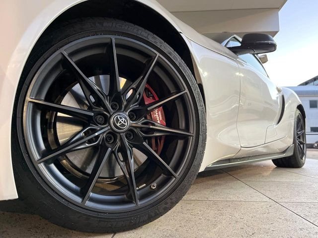 �y����19�C���`�A���~�z�C�[���z�O�ςɃ}�b�`���������A���~�z�C�[���𑕒����Ă���܂��B�e��ЊO�A���~�z�C�[����A�X�^�b�h���X�^�C�����戵�����Ă���܂��B���񂲑��k����������