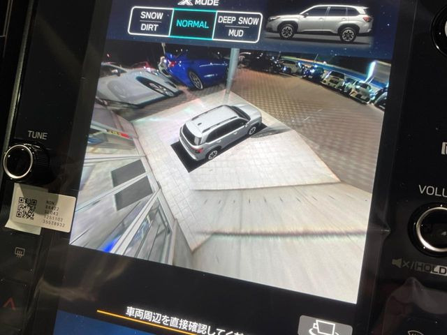 �y�}���`�e���C�����j�^�[�z�Ԃ̃t�����g��T�C�h�̃J�����摜�𓯎��Ƀ��j�^�[�\�����邱�ƂŁA���H�⋷�����𑖍s���ł����͂̏󋵊m�F���ł����S!�{�iSUV�ɂ��ꂵ�������ł���