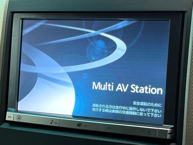 【純正ナビ】人気の純正ナビを装備しております。ナビの使いやすさはもちろん、オーディオ機能も充実!キャンプや旅行はもちろん、通勤や買い物など普段のドライブも楽しくなるはず♪