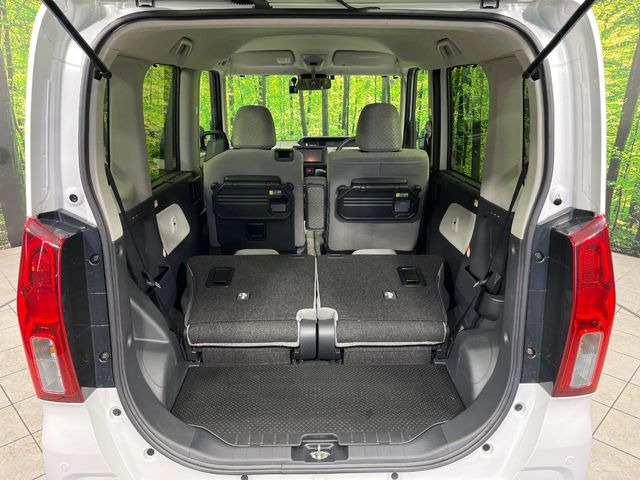 ���i�̂���������ʋ΁A���}���ɏ\���ȉ׎��X�y�[�X���m�ۂ��Ă���܂��B�Z�J���h�V�[�g��|���ƁA�傫�ȉו��̐ύڂ��\�ł���