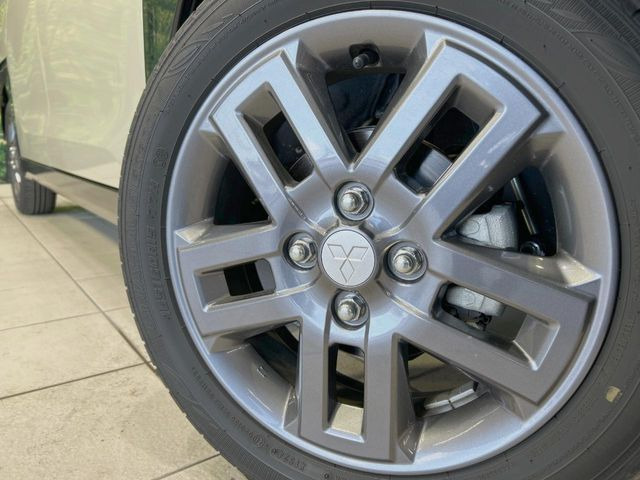 �y����15�C���`�A���~�z�C�[���z�O�ςɃ}�b�`���������A���~�z�C�[���𑕒����Ă���܂��B�e��ЊO�A���~�z�C�[����A�X�^�b�h���X�^�C�����戵�����Ă���܂��B���񂲑��k����������