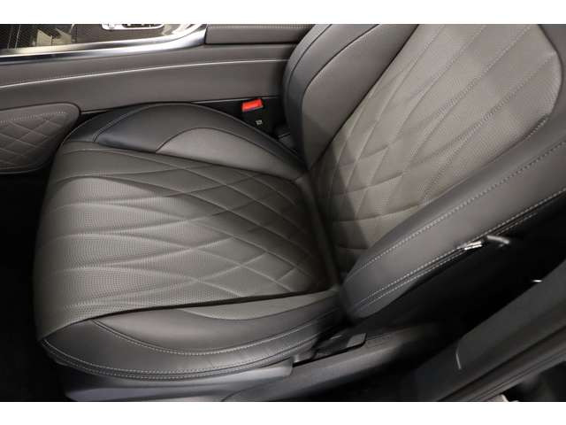 �u�����X�^�[�T�E���h�V�X�e���𓋍ڂ��Ă���A�ԓ��ŗՏꊴ���ӂ�鍂�����I�[�f�B�I�����y���݂��������܂��B�N���A�Ŕ��͂���T�E���h���A�h���C�u�̂ЂƂƂ���������ґ�ŉ��K�Ȃ��̂ɂ������܂��B