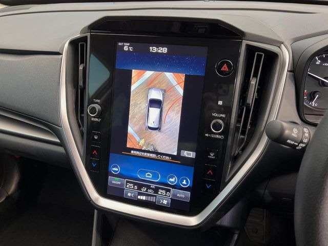 �y�}���`�e���C�����j�^�[�z�Ԃ̃t�����g��T�C�h�̃J�����摜�𓯎��Ƀ��j�^�[�\�����邱�ƂŁA���H�⋷�����𑖍s���ł����͂̏󋵊m�F���ł����S!�{�iSUV�ɂ��ꂵ�������ł���