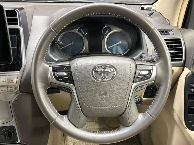 �y�����v�����X�e�A�����O�z�㎿�Ȋv���g�p���邱�ƂŁA��ɂ����������݂ƂĂ��^�]���₷���n���h���ł���