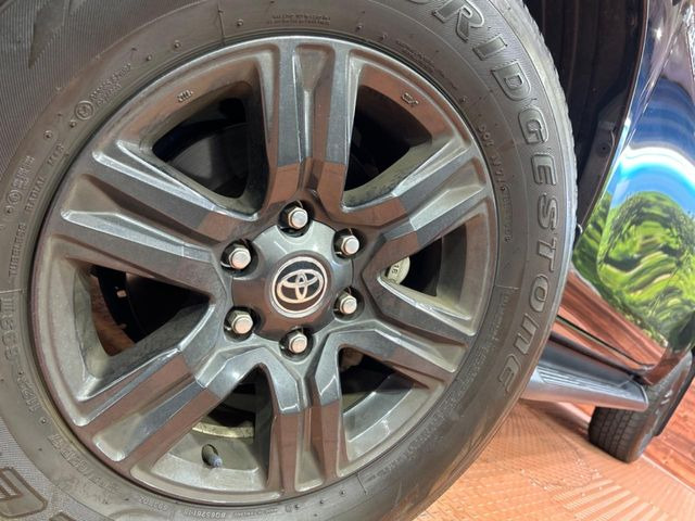 �y����17�C���`�A���~�z�C�[���z�O�ςɃ}�b�`���������A���~�z�C�[���𑕒����Ă���܂��B�e��ЊO�A���~�z�C�[����A�X�^�b�h���X�^�C�����戵�����Ă���܂��B���񂲑��k����������