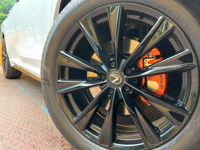 �y����20�C���`�A���~�z�C�[���z�O�ςɃ}�b�`���������A���~�z�C�[���𑕒����Ă���܂��B�e��ЊO�A���~�z�C�[����A�X�^�b�h���X�^�C�����戵�����Ă���܂��B���񂲑��k����������