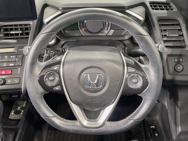 �y�����v�����X�e�A�����O�z�㎿�Ȋv���g�p���邱�ƂŁA��ɂ����������݂ƂĂ��^�]���₷���n���h���ł���