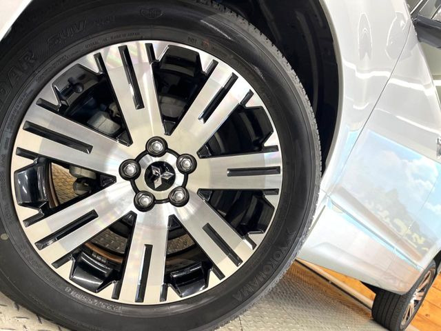 �y����18�C���`�A���~�z�C�[���z�O�ςɃ}�b�`���������A���~�z�C�[���𑕒����Ă���܂��B�e��ЊO�A���~�z�C�[����A�X�^�b�h���X�^�C�����戵�����Ă���܂��B���񂲑��k����������