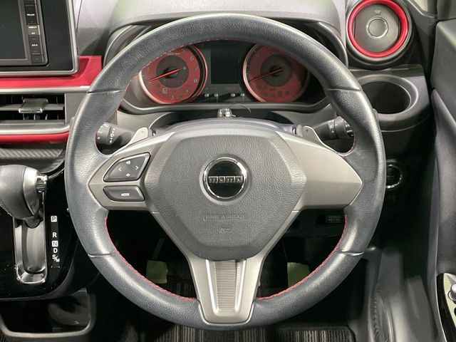 �y�����v�����X�e�A�����O�z�㎿�Ȋv���g�p���邱�ƂŁA��ɂ����������݂ƂĂ��^�]���₷���n���h���ł���