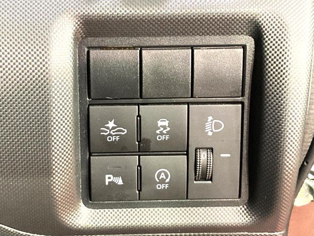 【スマートアシスト】走行中に前方の車両等を認識し、衝突しそうな時は警報とブレーキで衝突回避と被害軽減をアシスト。より安全にドライブをお楽しみいただけます。