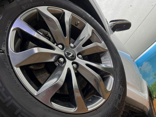 �y����18�C���`�A���~�z�C�[���z�O�ςɃ}�b�`���������A���~�z�C�[���𑕒����Ă���܂��B�e��ЊO�A���~�z�C�[����A�X�^�b�h���X�^�C�����戵�����Ă���܂��B���񂲑��k����������