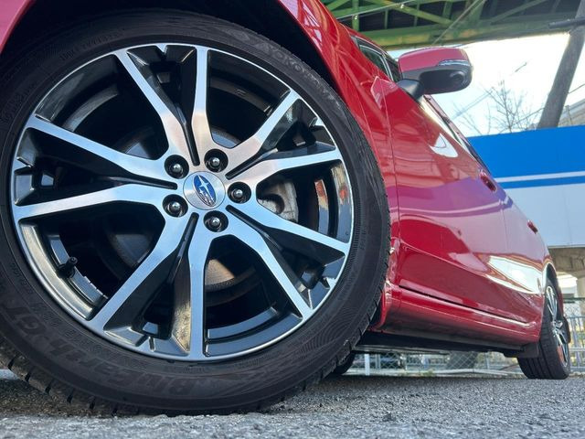 �y����17�C���`�A���~�z�C�[���z�O�ςɃ}�b�`���������A���~�z�C�[���𑕒����Ă���܂��B�e��ЊO�A���~�z�C�[����A�X�^�b�h���X�^�C�����戵�����Ă���܂��B���񂲑��k����������