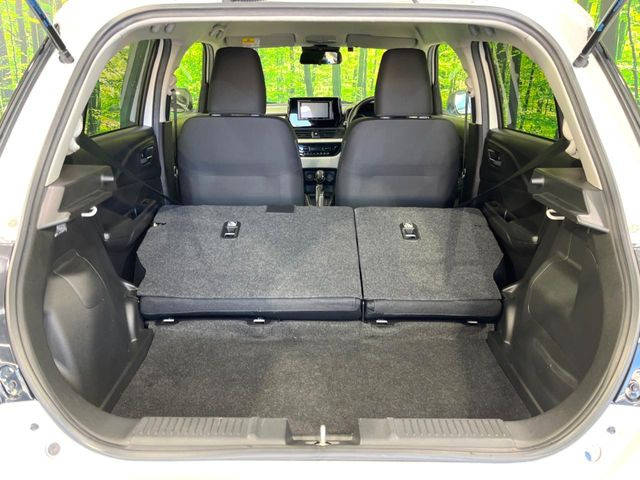 ���i�̂���������ʋ΁A���}���ɏ\���ȉ׎��X�y�[�X���m�ۂ��Ă���܂��B�Z�J���h�V�[�g��|���ƁA�傫�ȉו��̐ύڂ��\�ł���