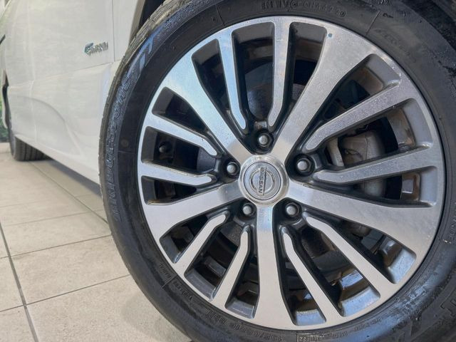 �y����16�C���`�A���~�z�C�[���z�O�ςɃ}�b�`���������A���~�z�C�[���𑕒����Ă���܂��B�e��ЊO�A���~�z�C�[����A�X�^�b�h���X�^�C�����戵�����Ă���܂��B���񂲑��k����������