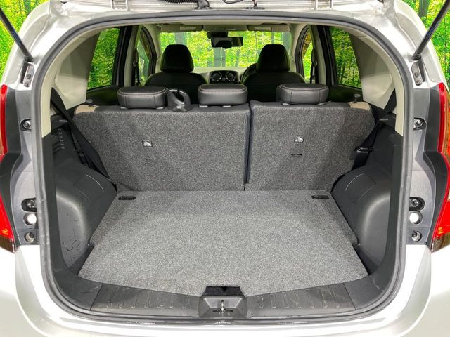 ���i�̂���������ʋ΁A���}���ɏ\���ȉ׎��X�y�[�X���m�ۂ��Ă���܂��B�Z�J���h�V�[�g��|���ƁA�傫�ȉו��̐ύڂ��\�ł���