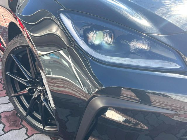 �yLED�w�b�h���C�g�z���V����ԑ��s�����ǍD�Ȏ��E���m�ۂ����S���ĉ^�]�ł��鍂�P�xLED�w�b�h���C�g�𑕔�!�_�����x�������A����d�͂��}�����Ă��܂��B