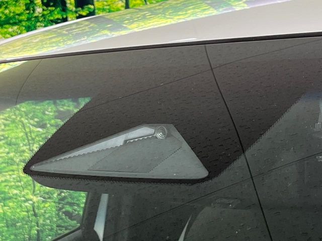 �y�z���_�Z���V���O�z���s���ɑO���̎ԗ�����F�����A�Փ˂������Ȏ��͌x��ƃu���[�L�ŏՓˉ���Ɣ�Q�y�����A�V�X�g�B�����S�Ƀh���C�u�����y���݂��������܂��B