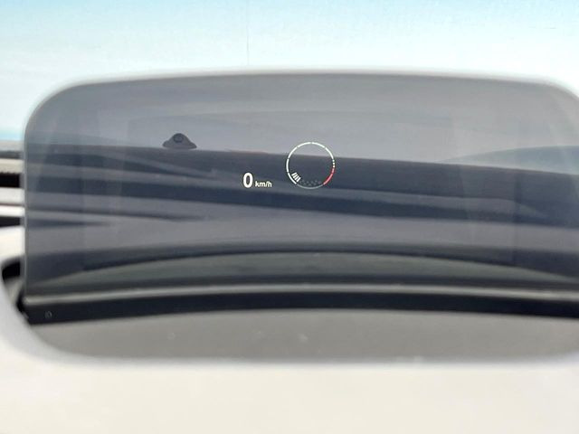 ���w�b�h�A�b�v�f�B�X�v���C:���݂̑��x�⑖�s�����f�W�^���\���ŉ^�]�ȑO���̃K���X�ɓ��e!�^�]���A���������炳���K�v�ȏ����m�F�ł���̂łƂ��Ă��֗��ň��S!