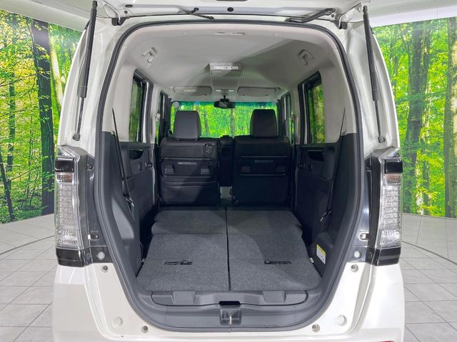 ���i�̂���������ʋ΁A���}���ɏ\���ȉ׎��X�y�[�X���m�ۂ��Ă���܂��B�Z�J���h�V�[�g��|���ƁA�傫�ȉו��̐ύڂ��\�ł���