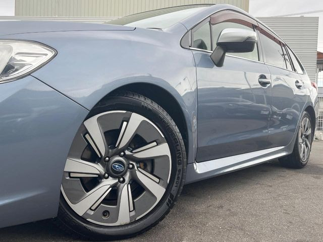 �y����17�C���`�A���~�z�C�[���z�O�ςɃ}�b�`���������A���~�z�C�[���𑕒����Ă���܂��B�e��ЊO�A���~�z�C�[����A�X�^�b�h���X�^�C�����戵�����Ă���܂��B���񂲑��k����������