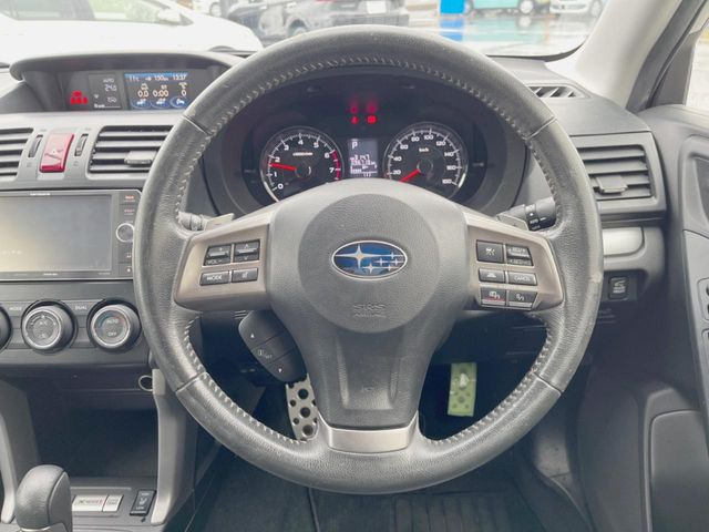 �y�����v�����X�e�A�����O�z�㎿�Ȋv���g�p���邱�ƂŁA��ɂ����������݂ƂĂ��^�]���₷���n���h���ł���