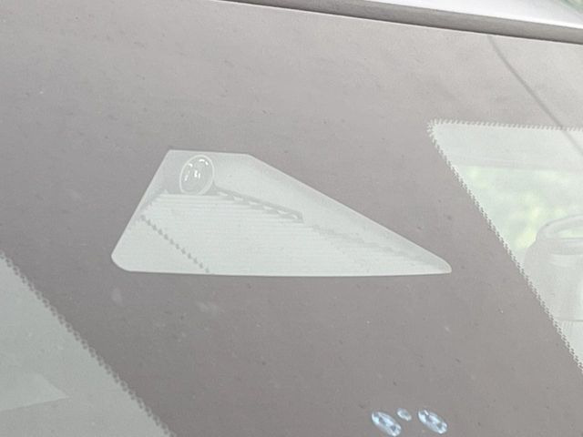 �y�z���_�Z���V���O�z���s���ɑO���̎ԗ�����F�����A�Փ˂������Ȏ��͌x��ƃu���[�L�ŏՓˉ���Ɣ�Q�y�����A�V�X�g�B�����S�Ƀh���C�u�����y���݂��������܂��B